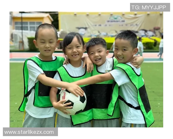 足球明星携手幼儿园共创快乐成长之旅让孩子们在足球中感受团结与梦想